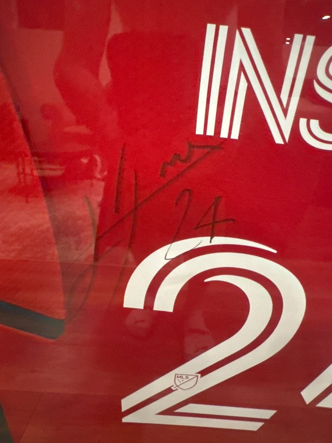 Frameworth Lorenzo Insigne #24 Toronto FC Framed Jersey image indicator(2)