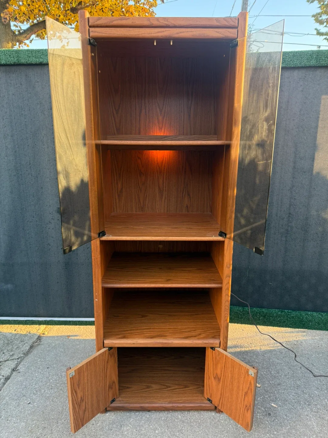 Cabinet with glass doors image indicator(5)