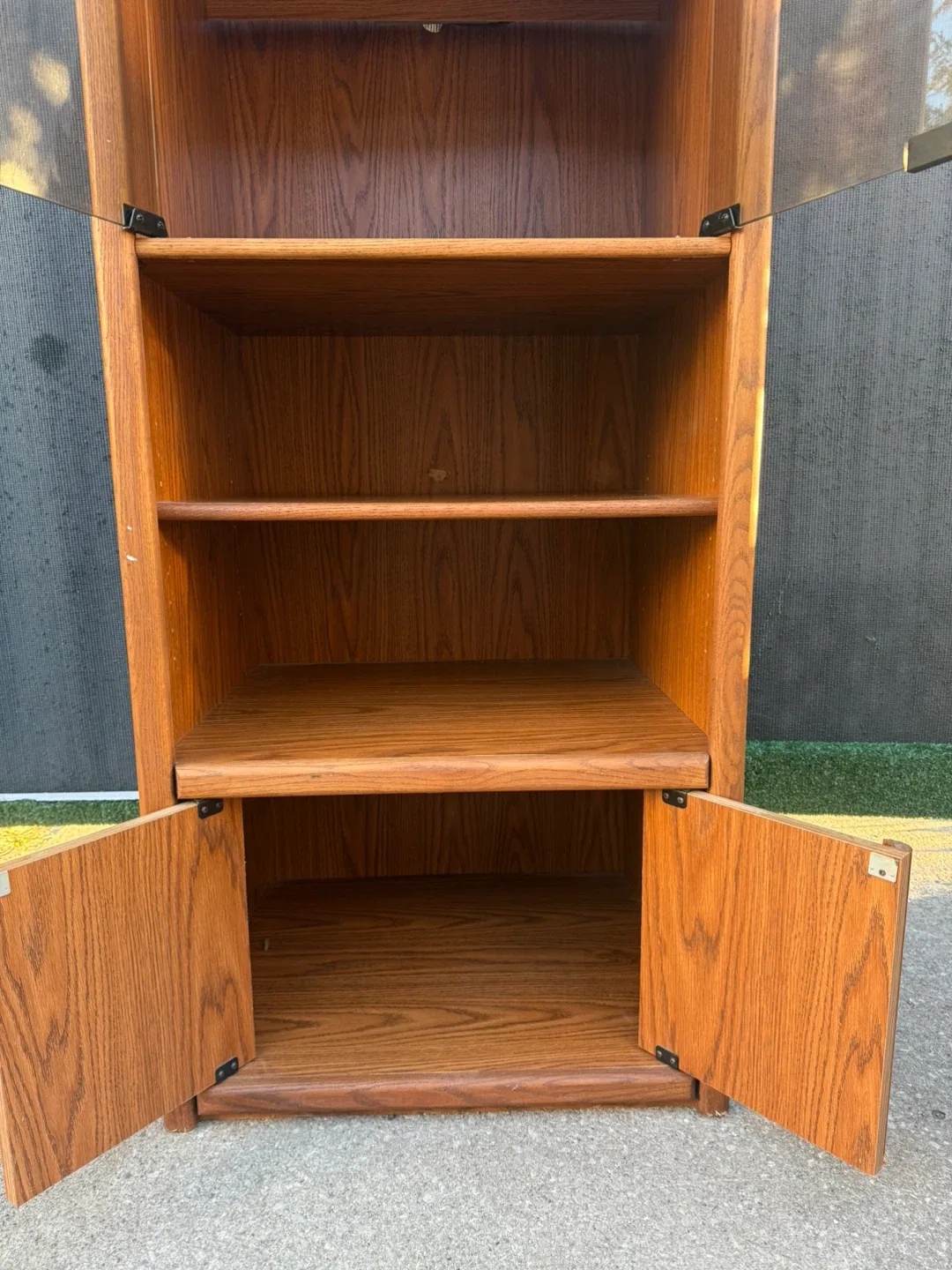 Cabinet with glass doors image indicator(4)