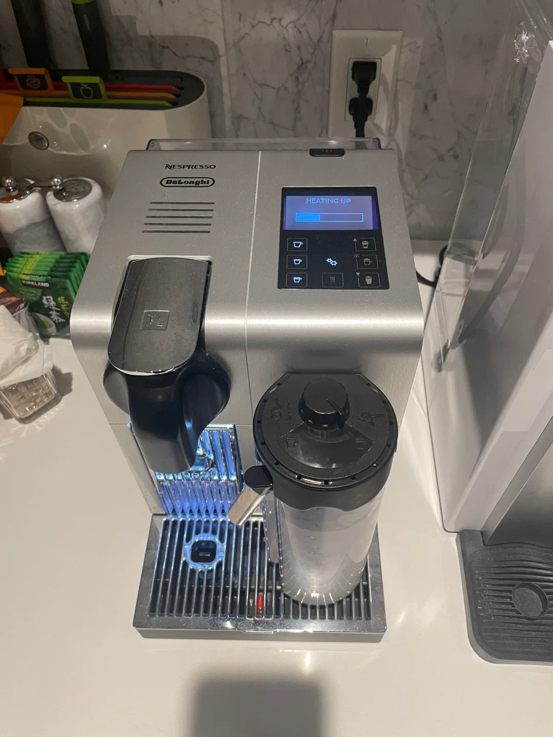 Nespresso DeLonghi Lattissima Pro Coffee Machine image indicator(2)