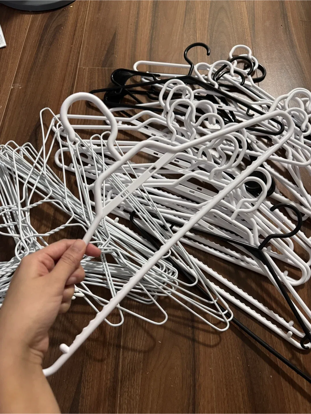 50pc Clothes Hangers - Black & White image indicator(2)