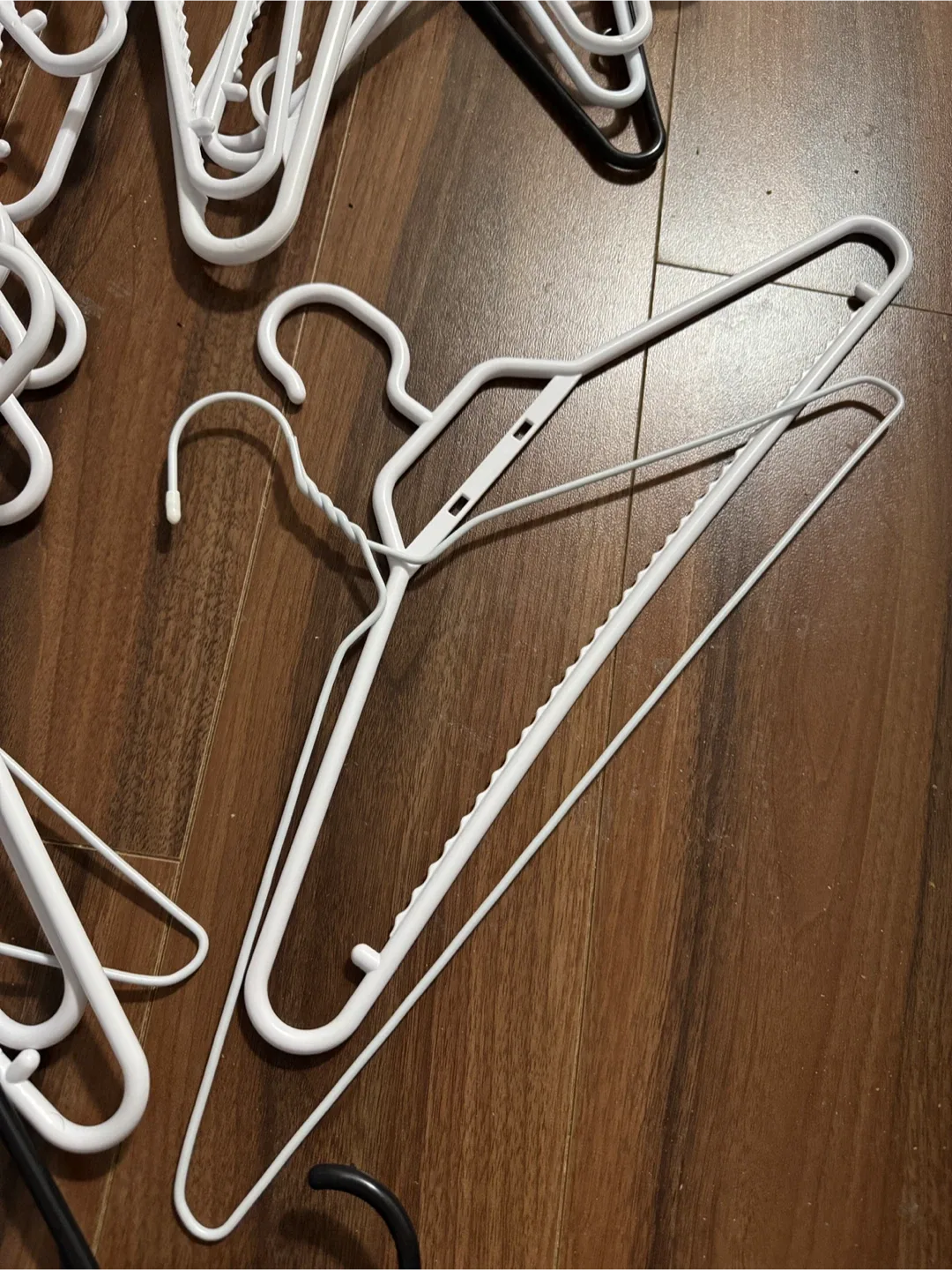 50pc Clothes Hangers - Black & White image indicator(3)