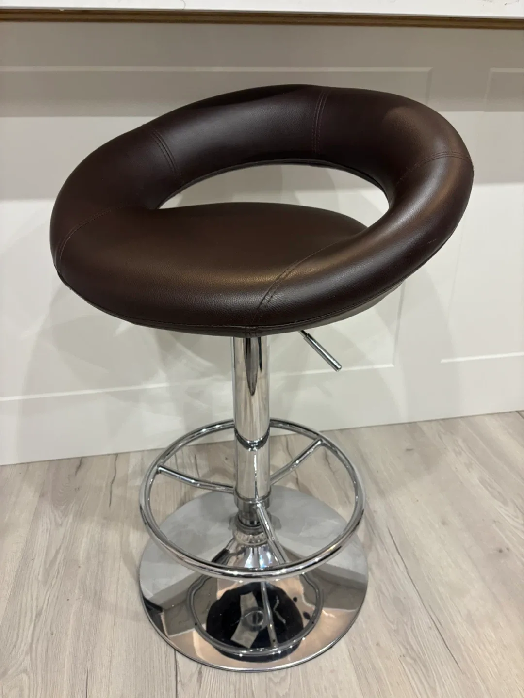 Brown Leather Swivel Bar Stool image indicator(5)