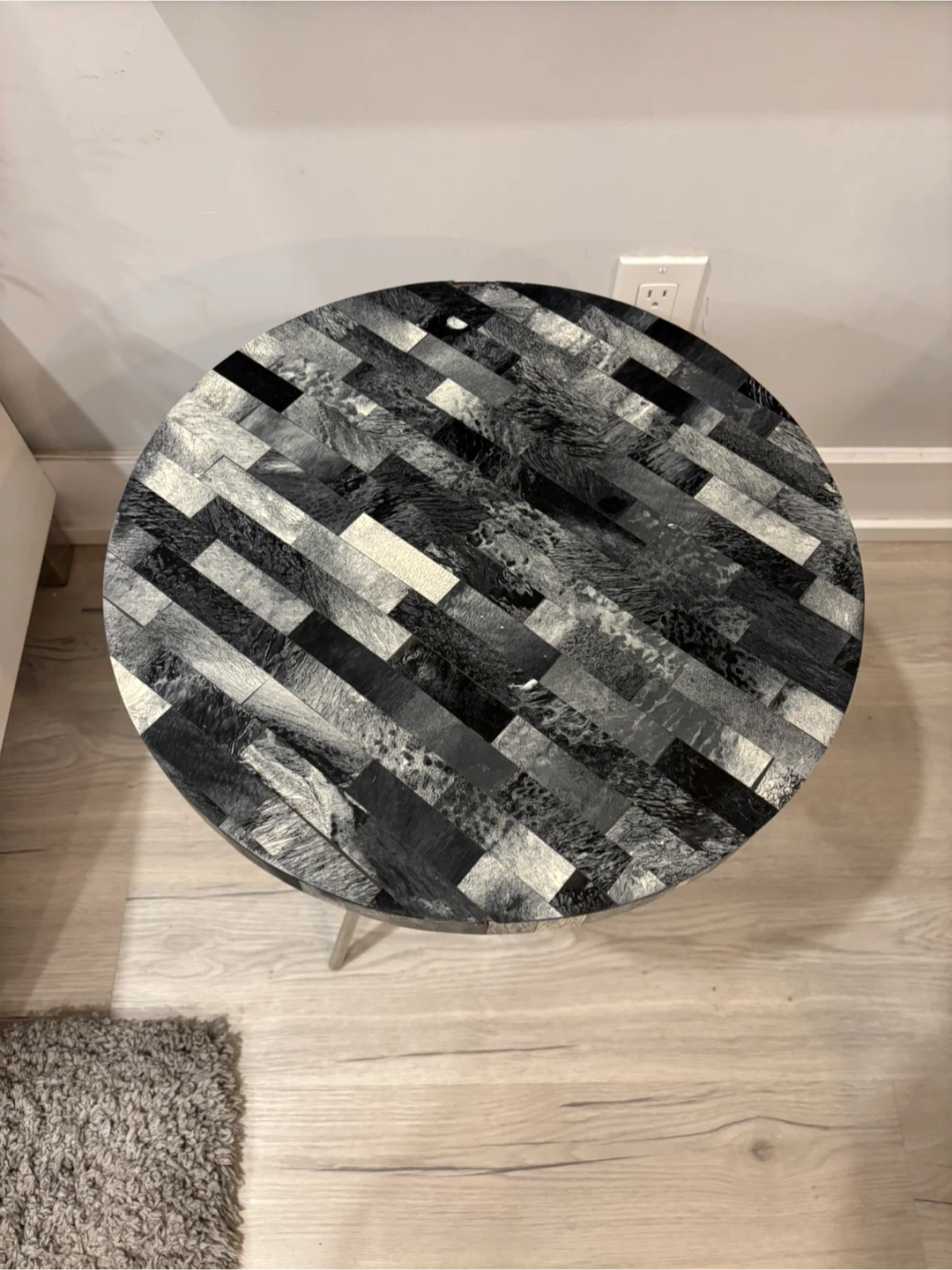 Round Accent Table - Black & White - photo 2