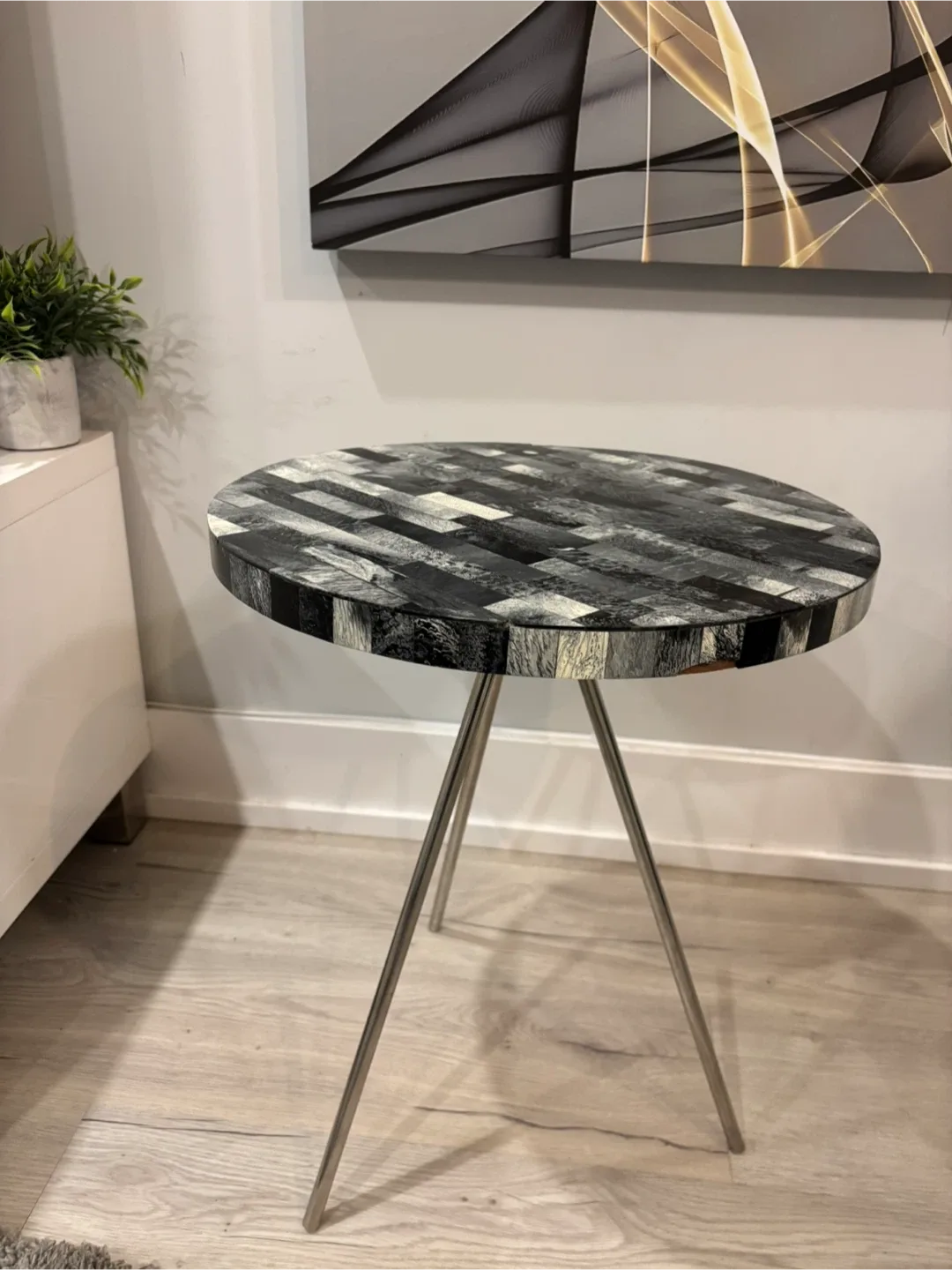 Round Accent Table - Black & White