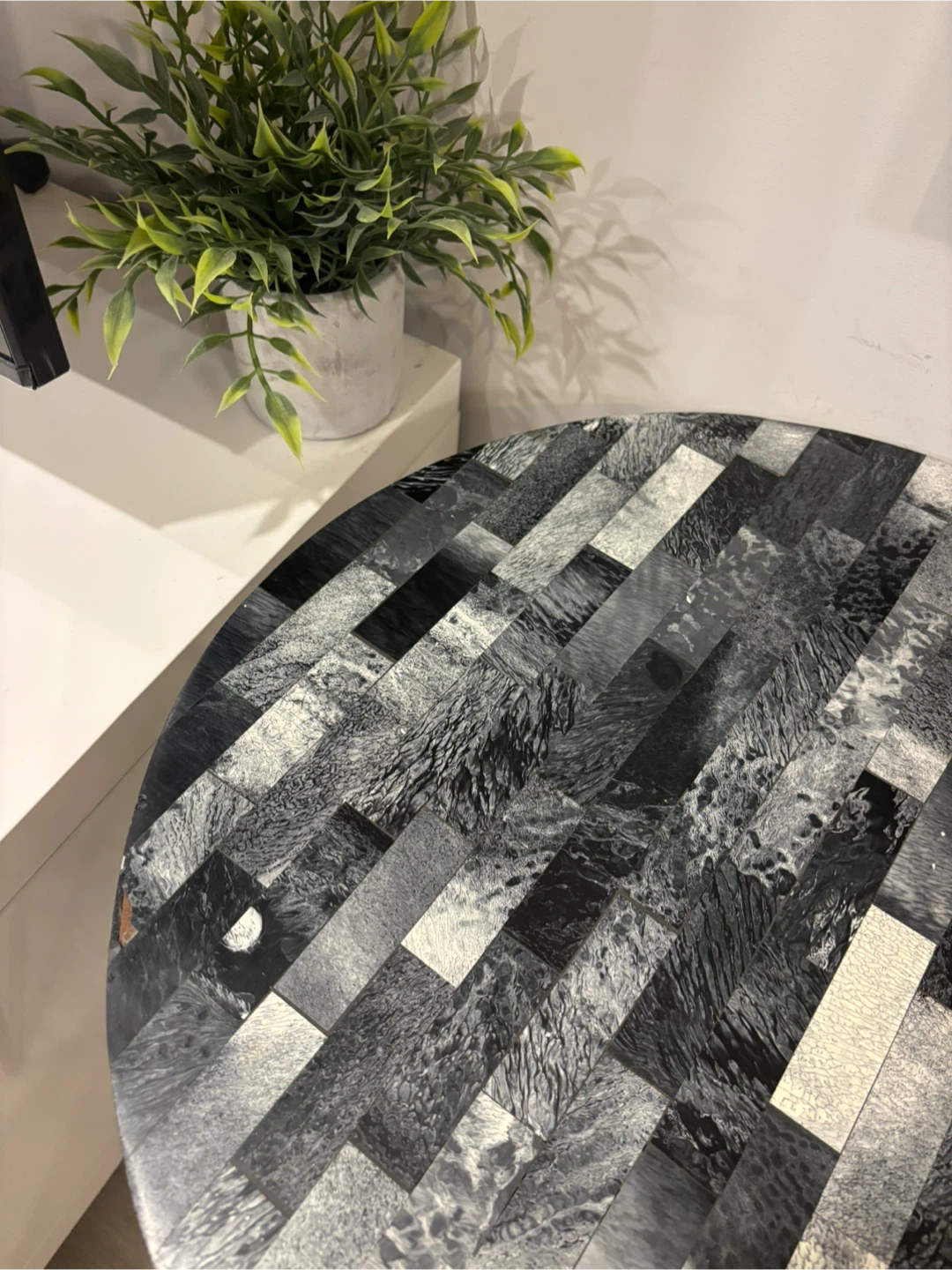 Round Accent Table - Black & White - photo 4