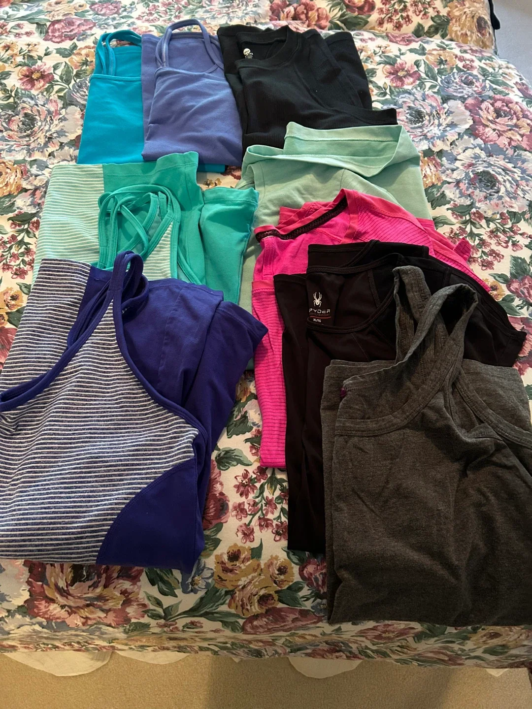 9 activewear exercise tops image indicator(2)