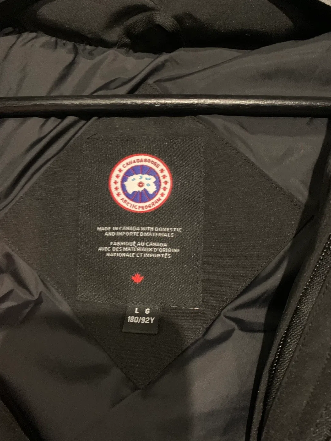Canada Goose Black Down Parka image indicator(6)