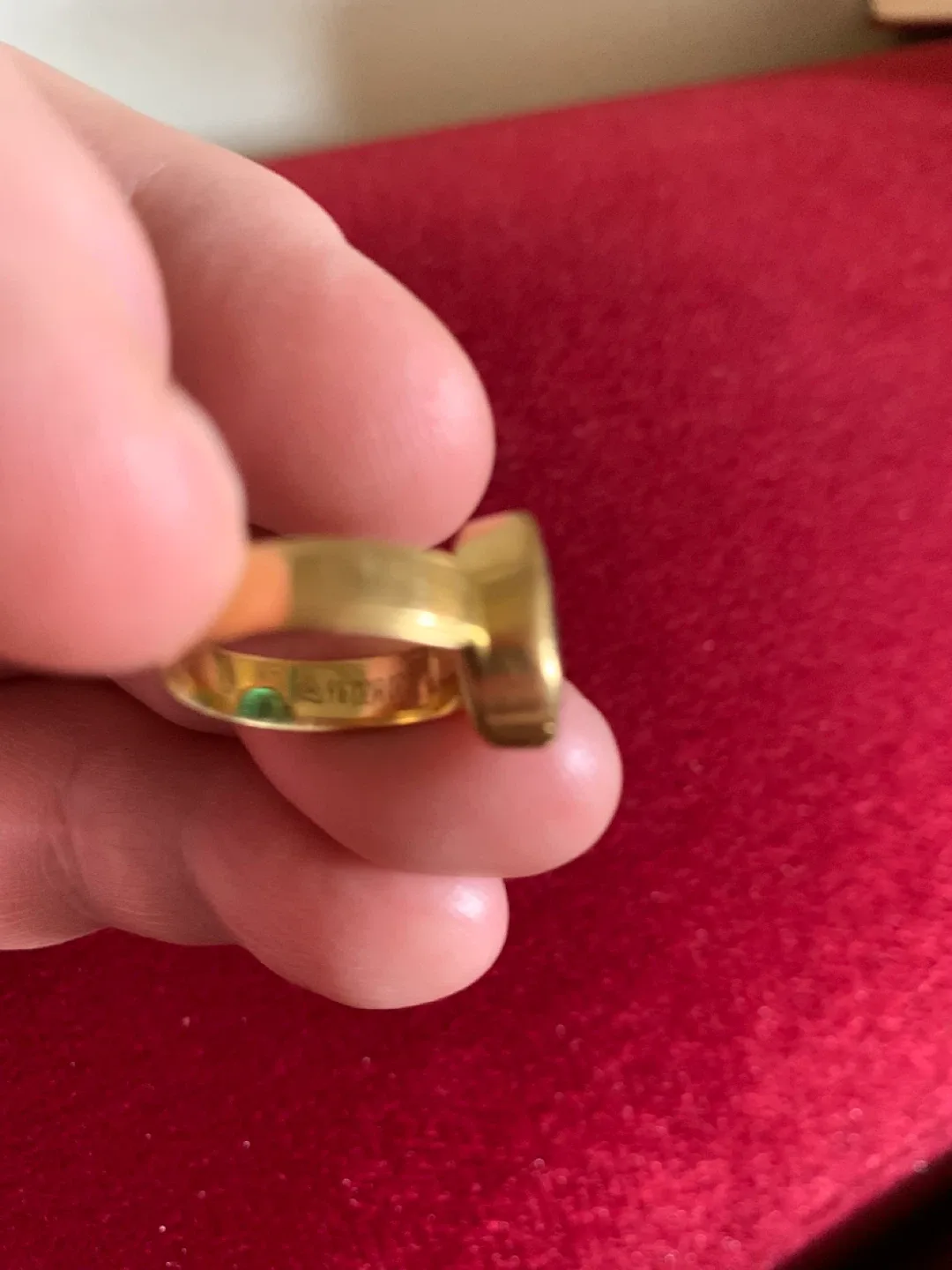 Stunning 22 Karat yellow gold emerald ring - only $1000 image indicator(3)