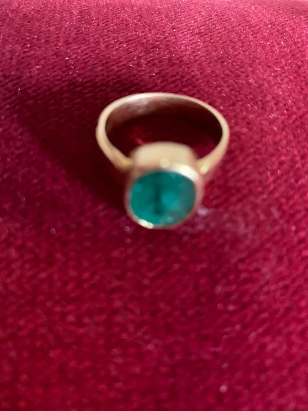 Stunning 22 Karat yellow gold emerald ring - only $1000 image indicator(4)