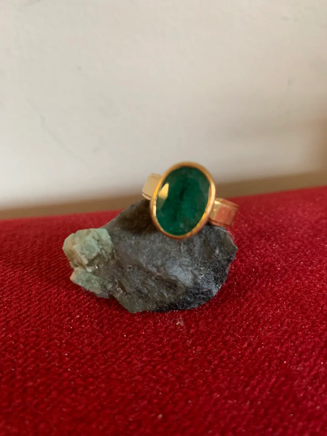 Stunning 22 Karat yellow gold emerald ring - only $1000