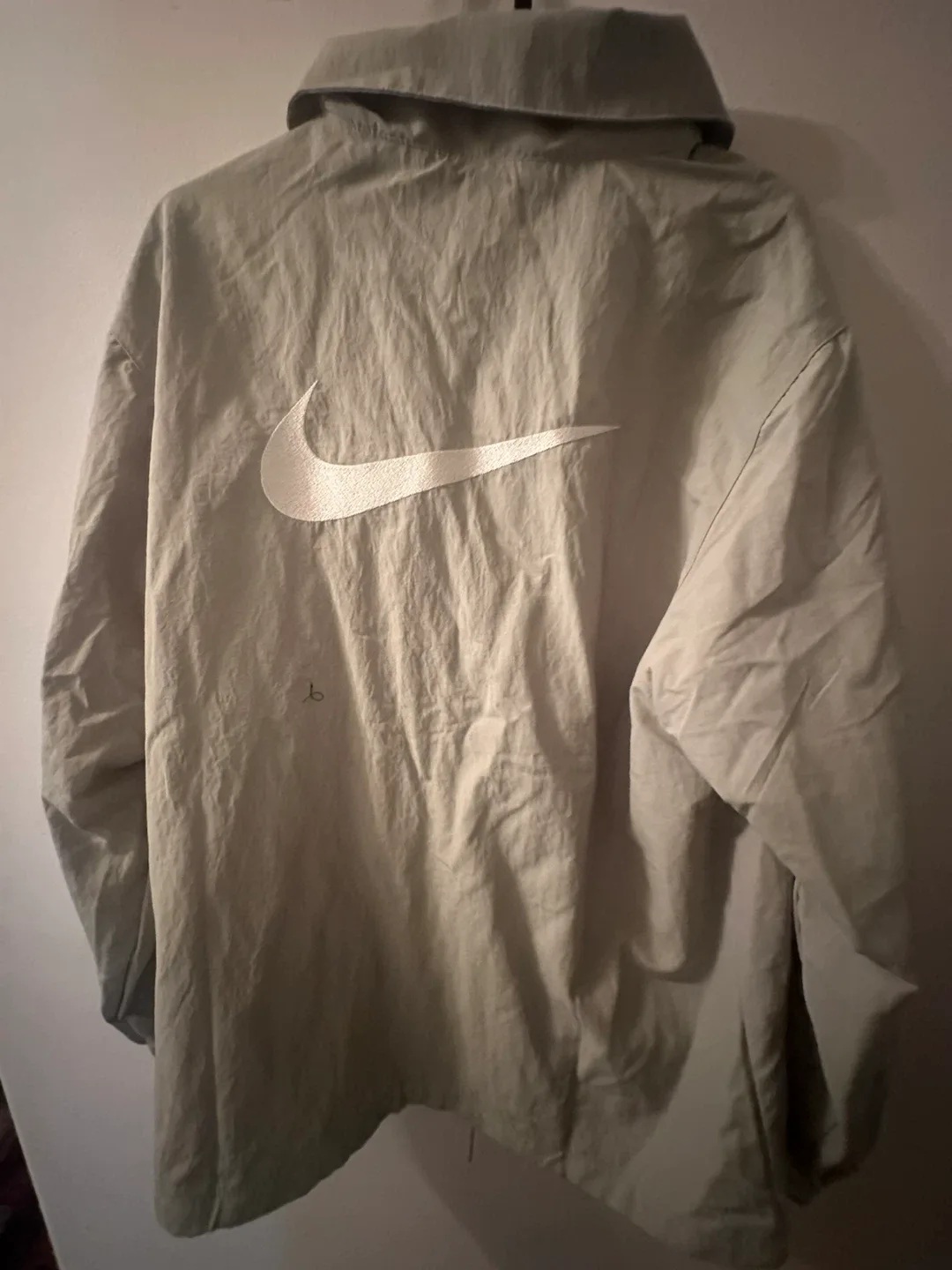 Nike Jacket image indicator(2)