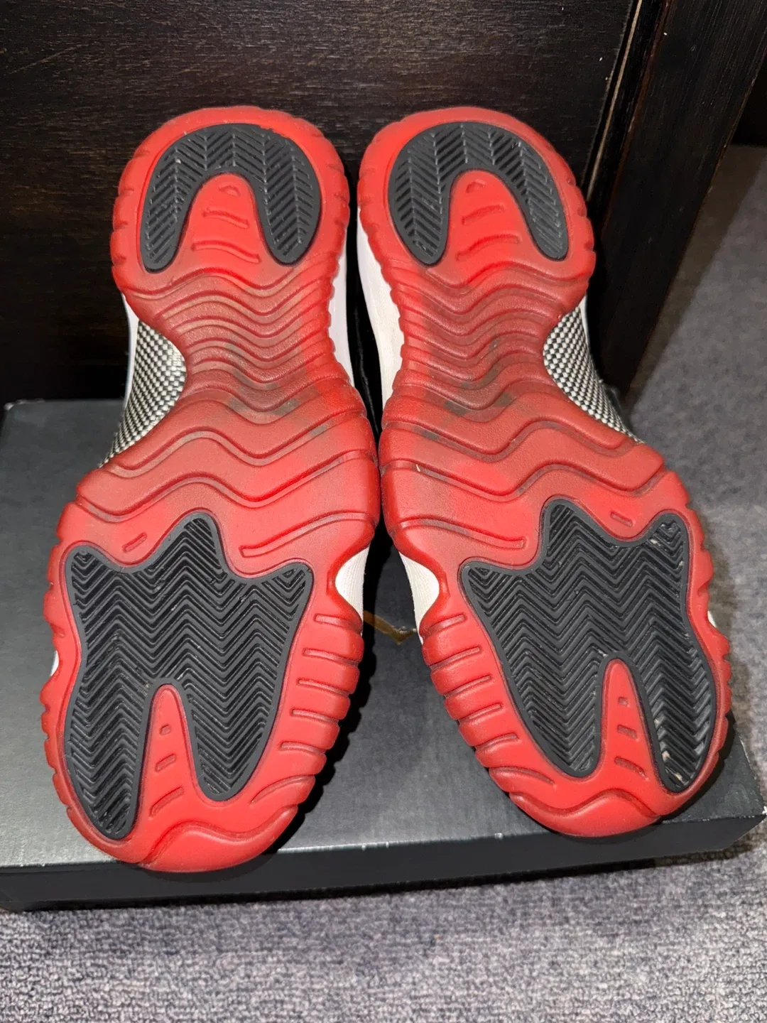 Air Jordan 11 Retro Low Black/Red image indicator(5)
