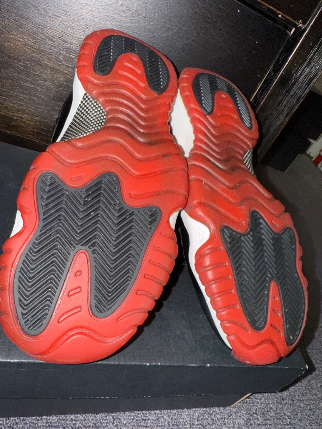 Air Jordan 11 Retro Low Black/Red image indicator(7)