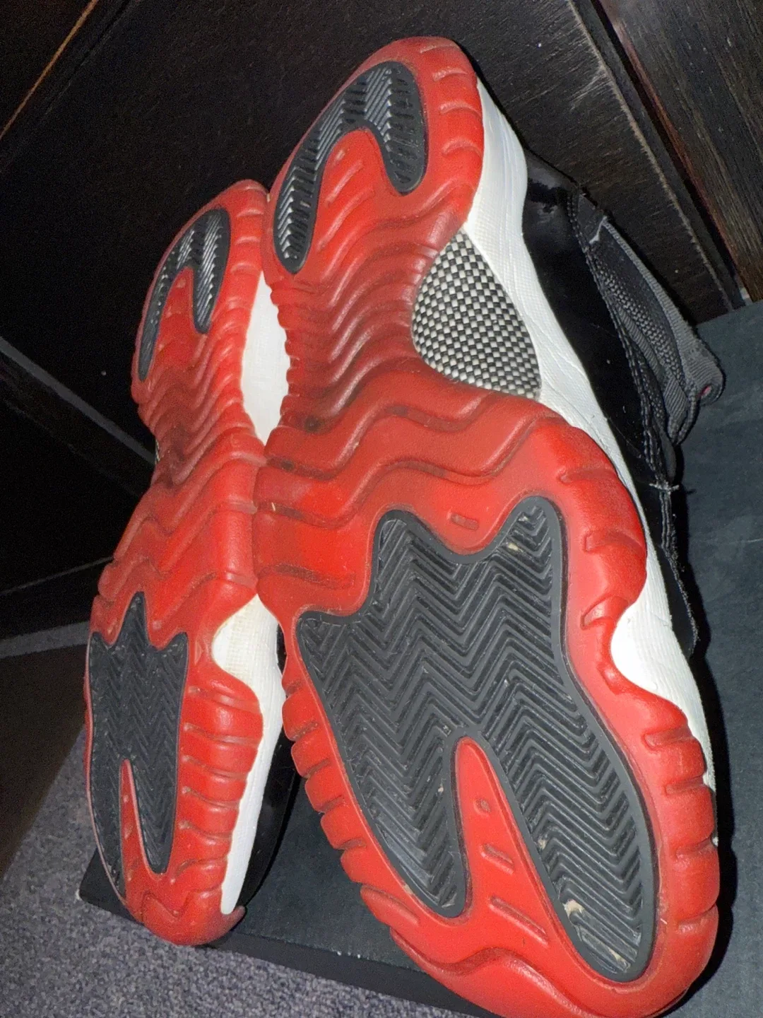 Air Jordan 11 Retro Low Black/Red image indicator(6)