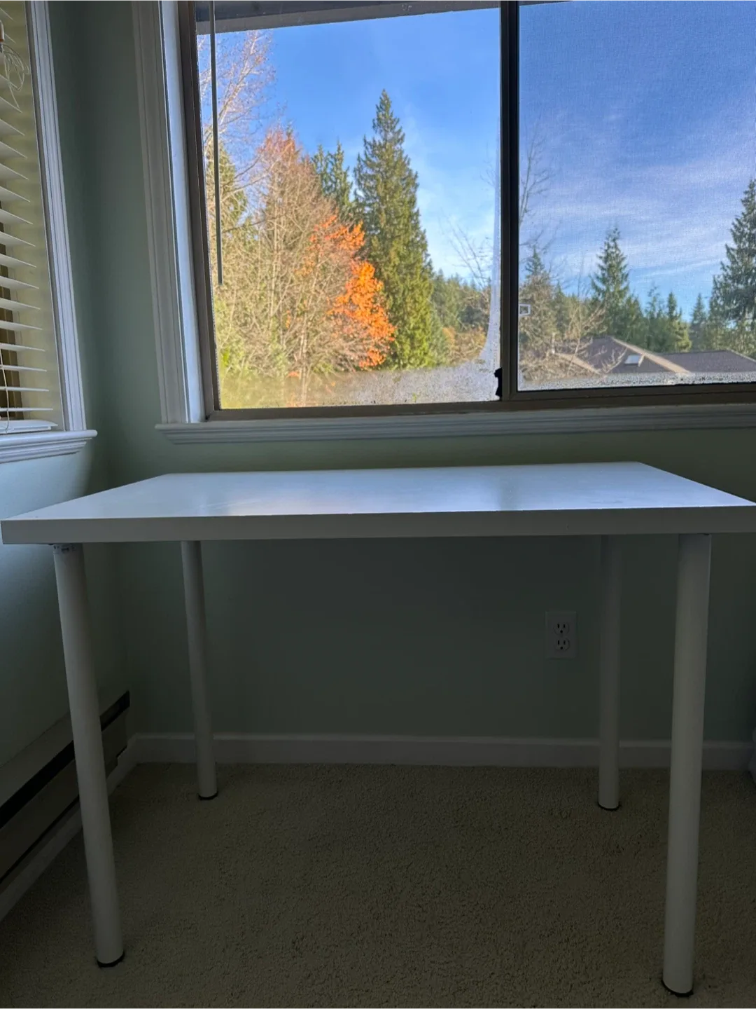 White Desk (IKEA)