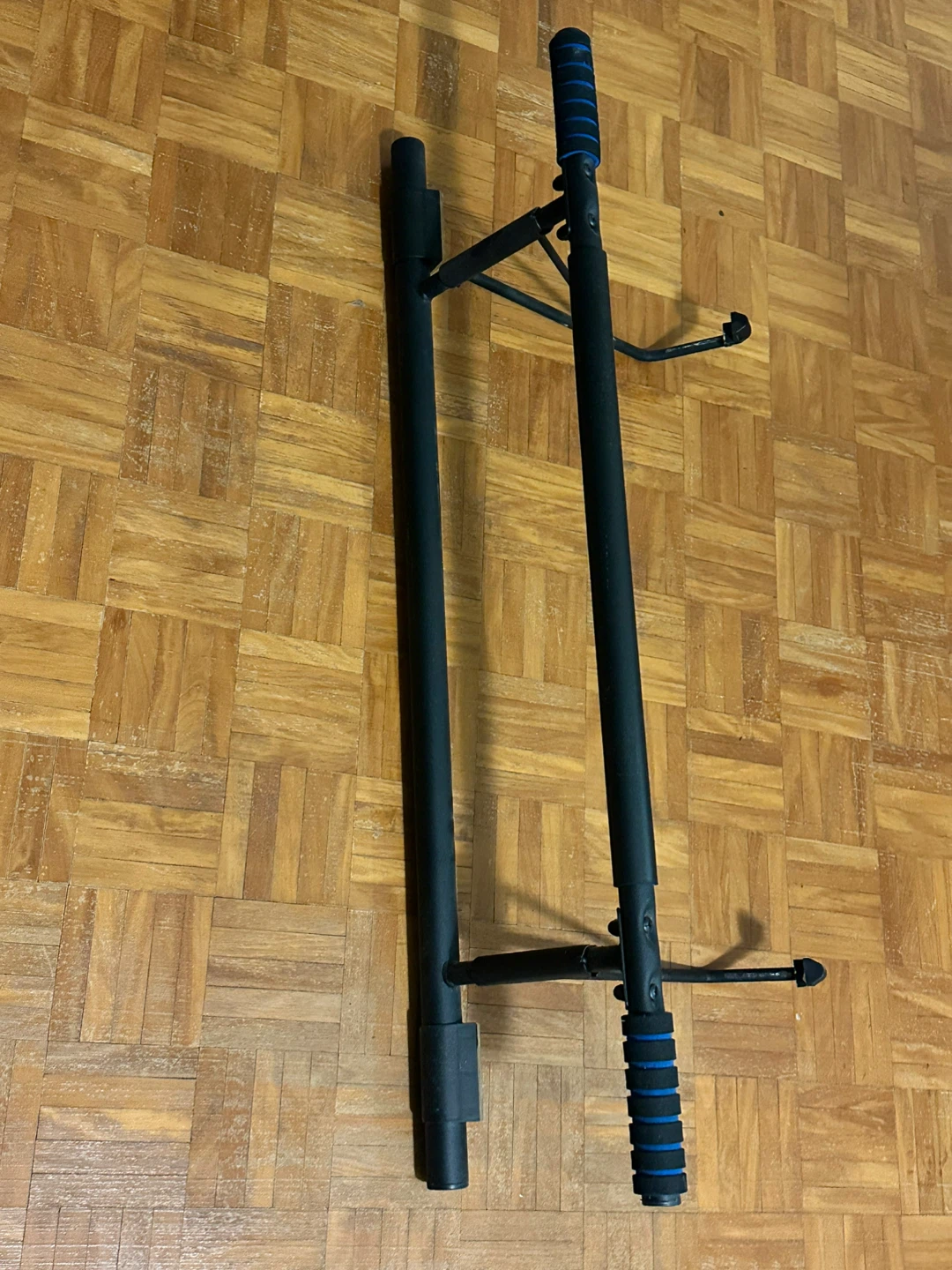 Komoda Pull Up Bar