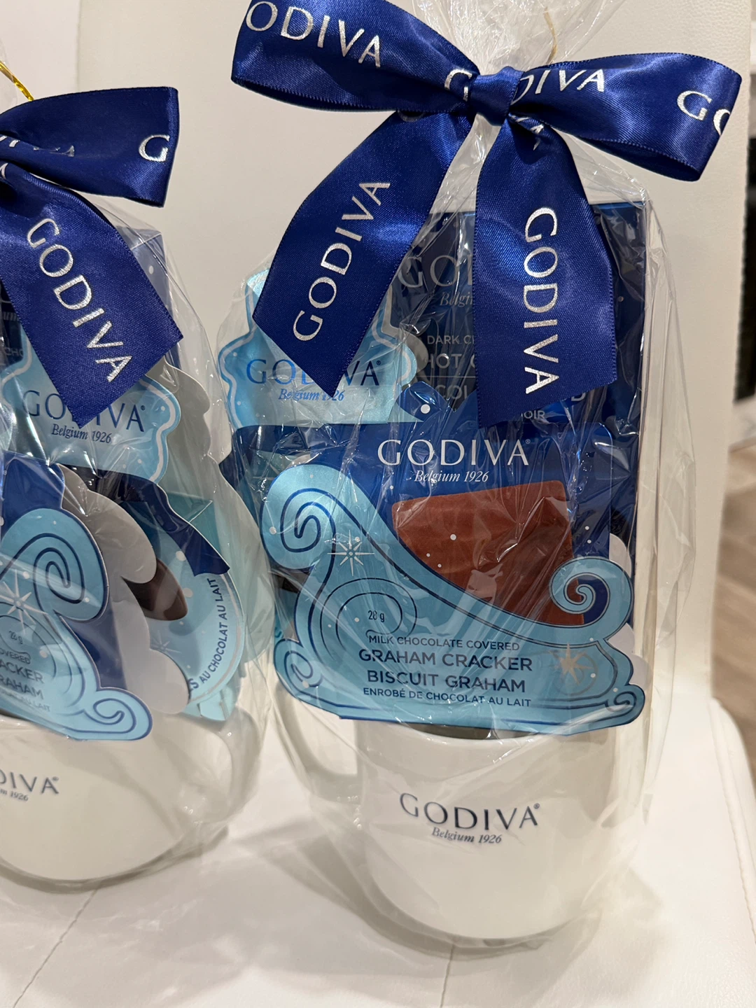 Holiday Gift-Godiva Hot Cocoa Mug Set with Graham Crackers - photo 3