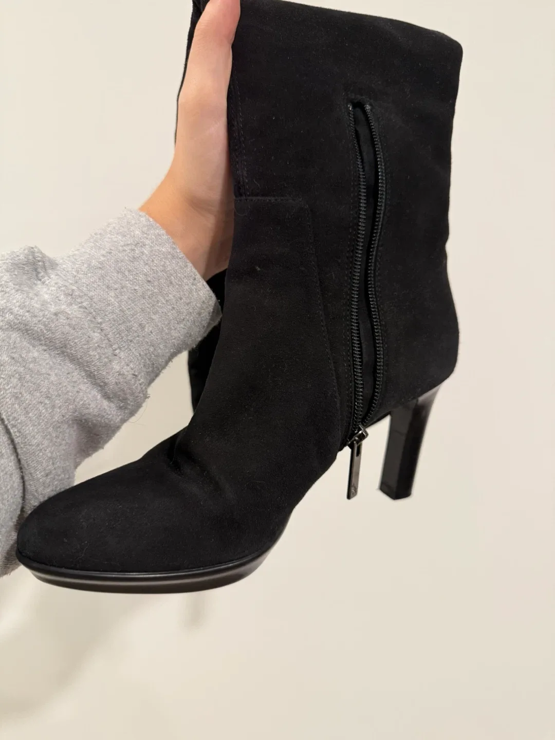 AQUATALIA Black Suede Boots - Size 7 image indicator(3)