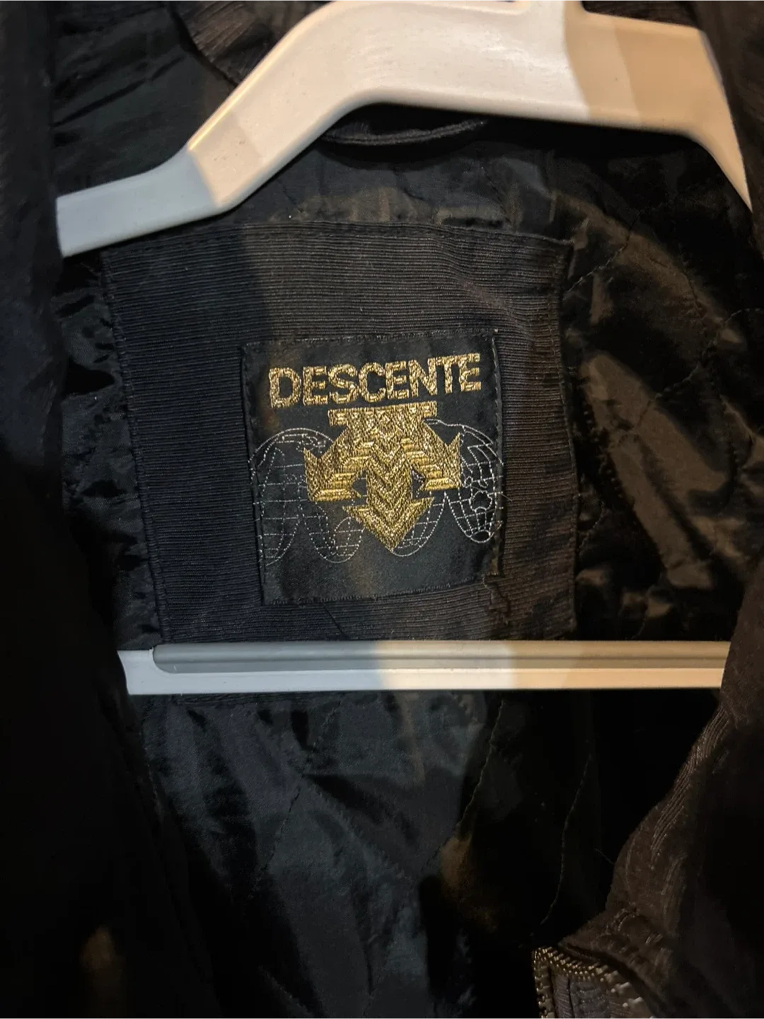 Rare Descente Black Padded Vest image indicator(8)