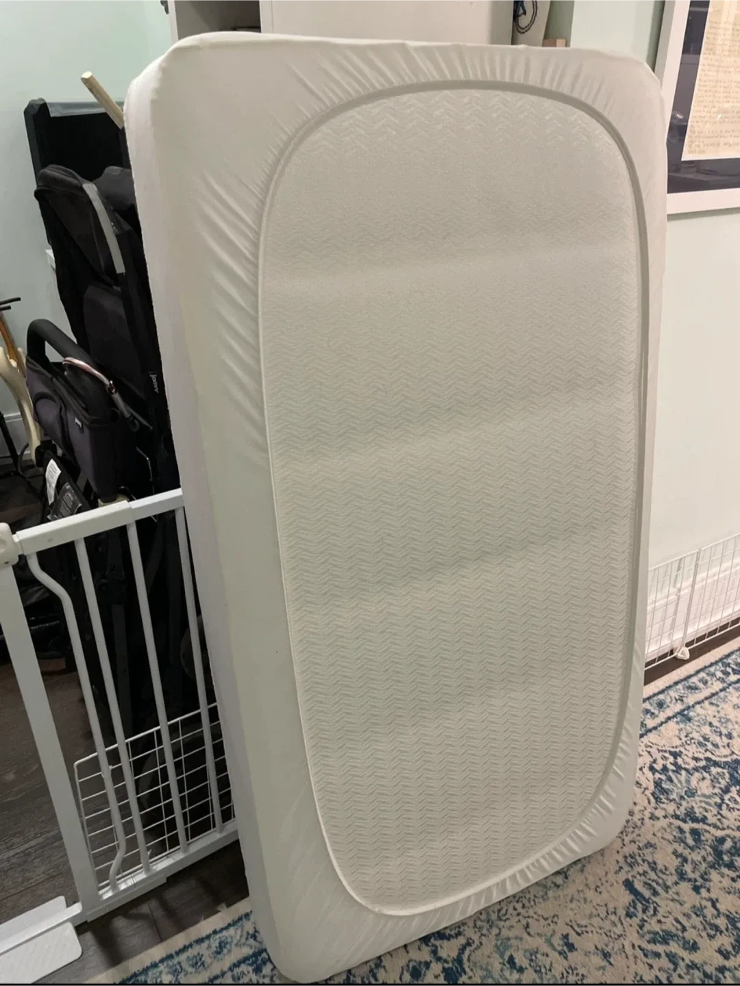 White crib mattress image indicator(2)