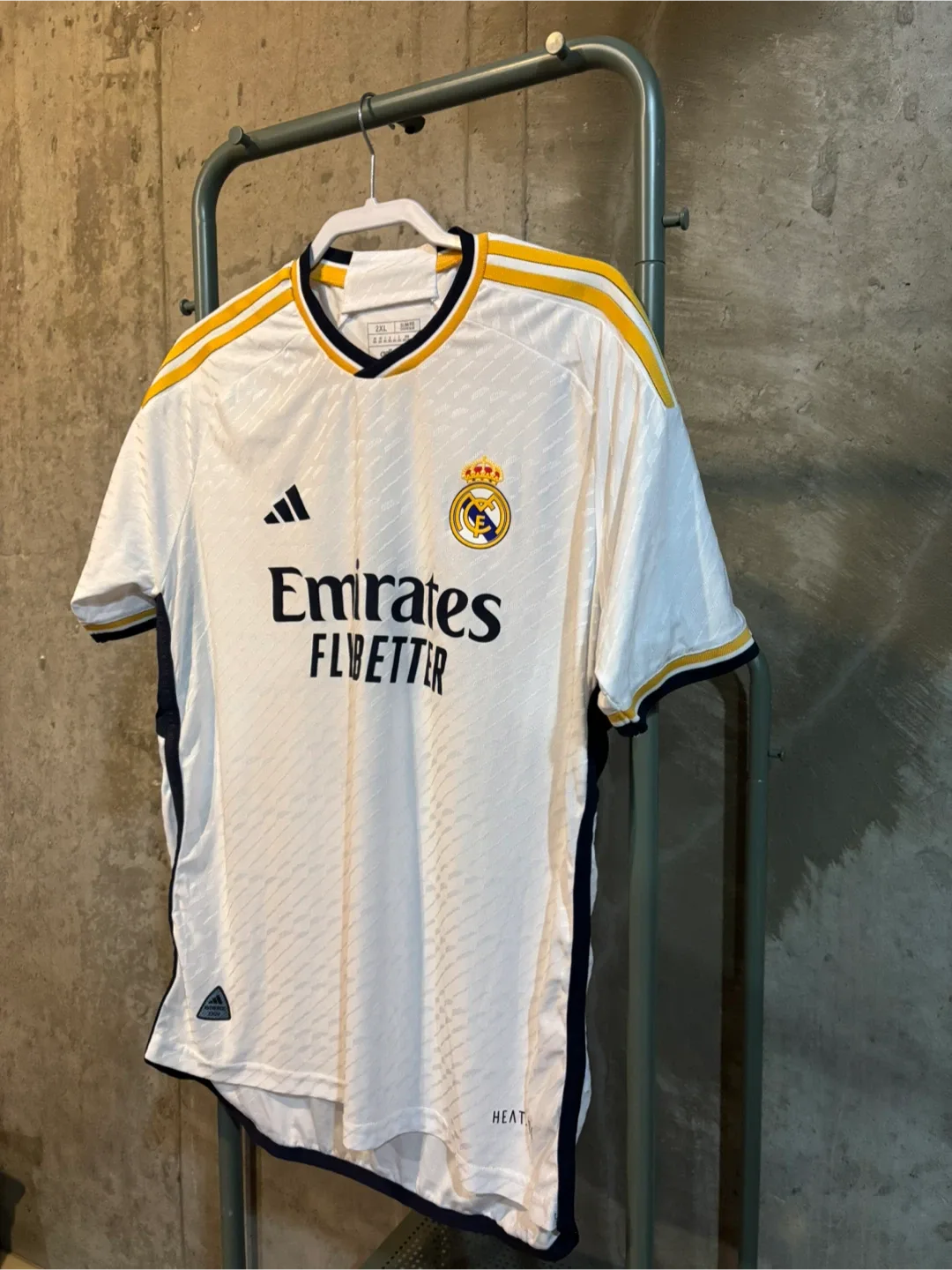Adidas Real Madrid Bellingham #5 Jersey - Size 2XL image indicator(3)