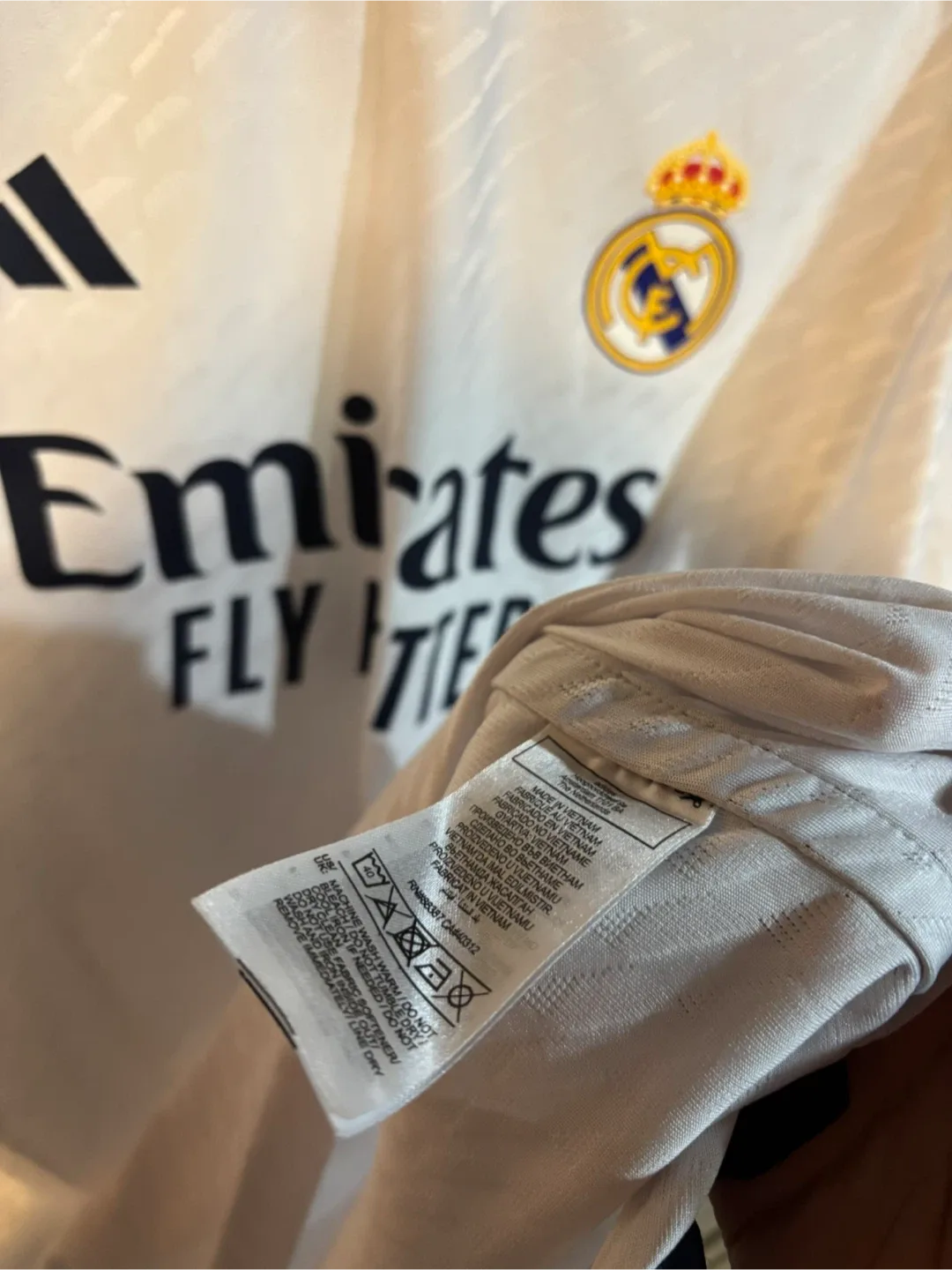 Adidas Real Madrid Bellingham #5 Jersey - Size 2XL image indicator(6)