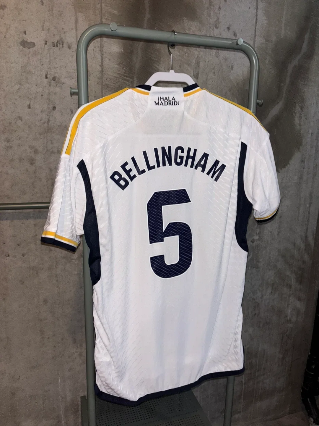 Adidas Real Madrid Bellingham #5 Jersey - Size 2XL image indicator(4)