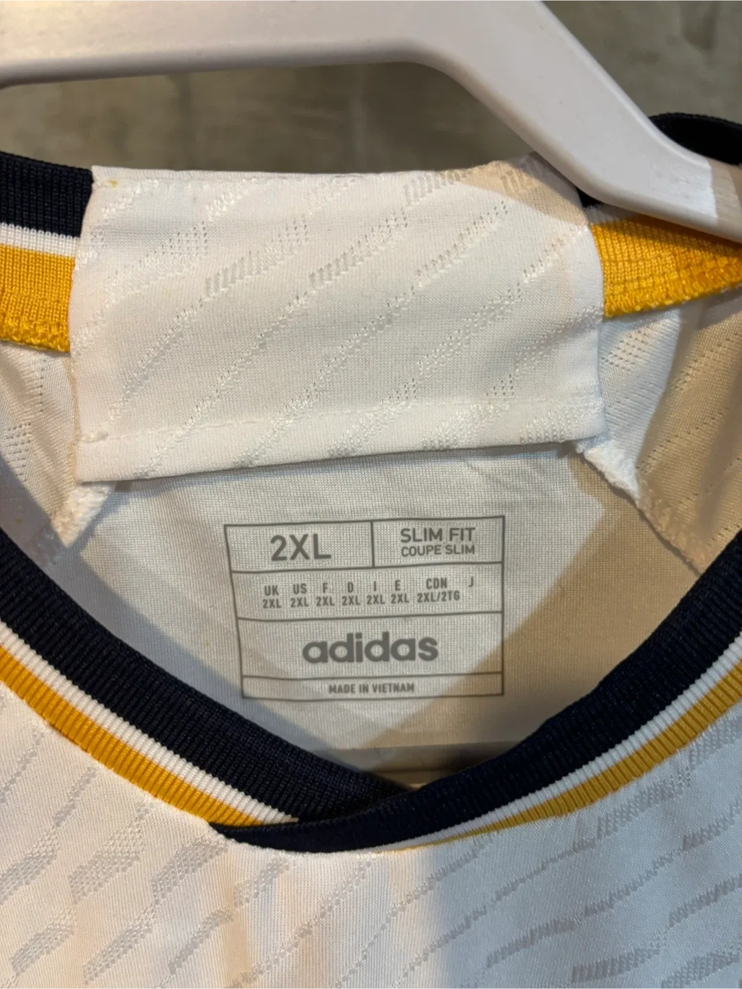 Adidas Real Madrid Bellingham #5 Jersey - Size 2XL image indicator(7)