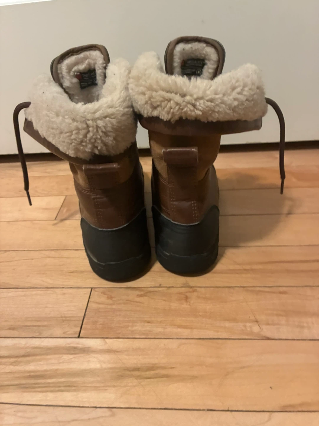 Kids Ugg boots Sz 1 - photo 3