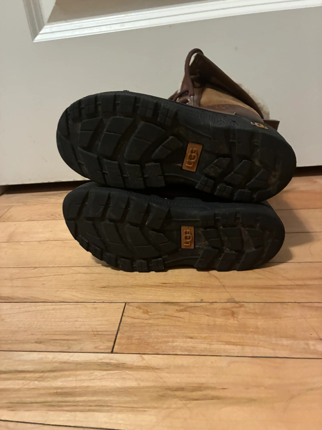 Kids Ugg boots Sz 1 - photo 4