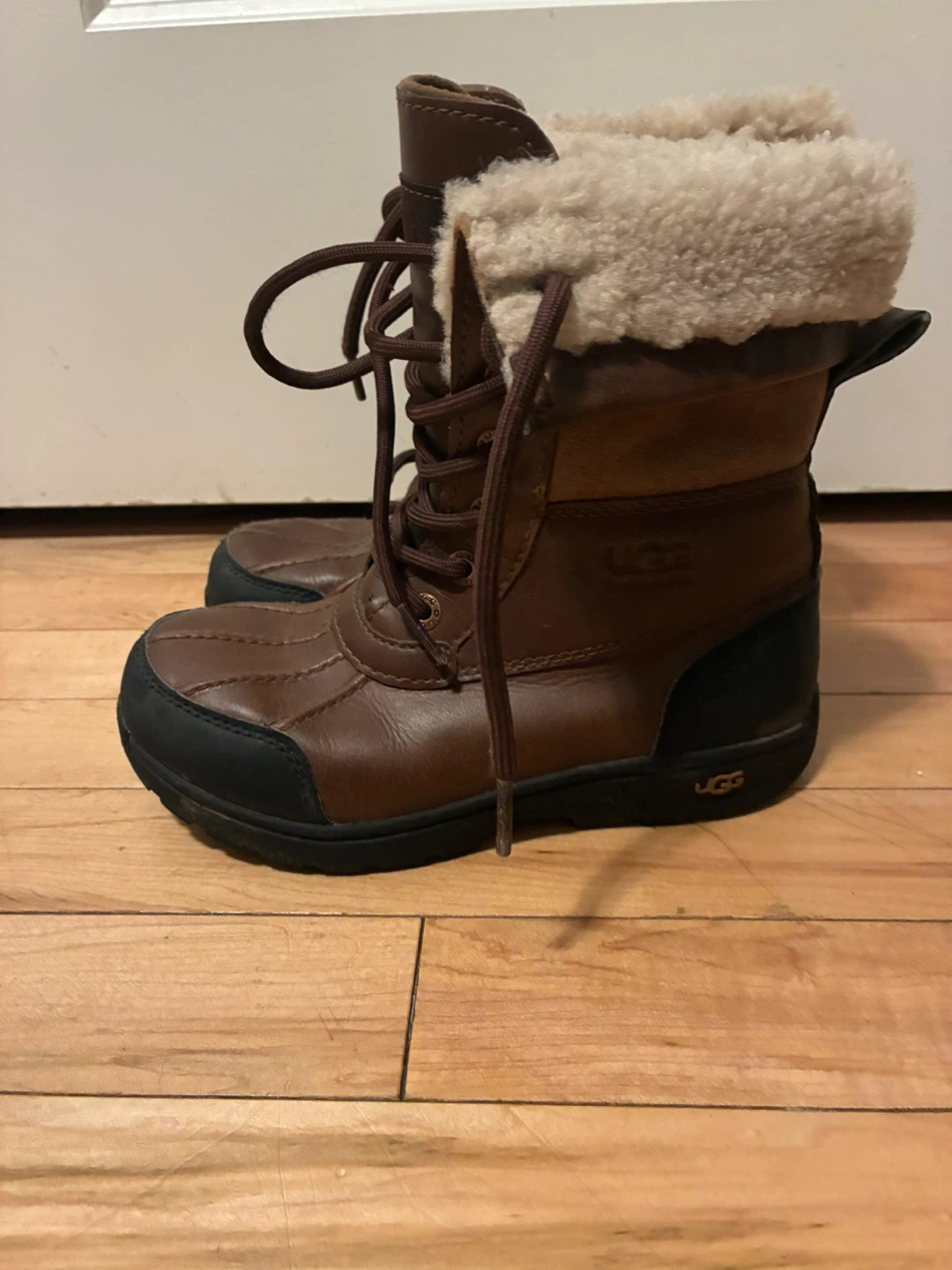 Kids Ugg boots Sz 1 - photo 2