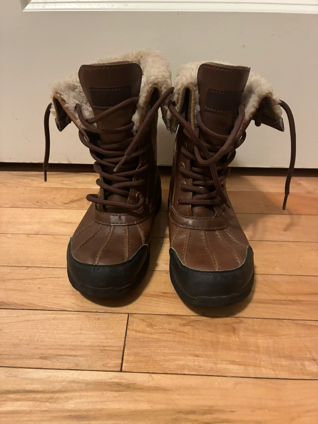 Kids Ugg boots Sz 1