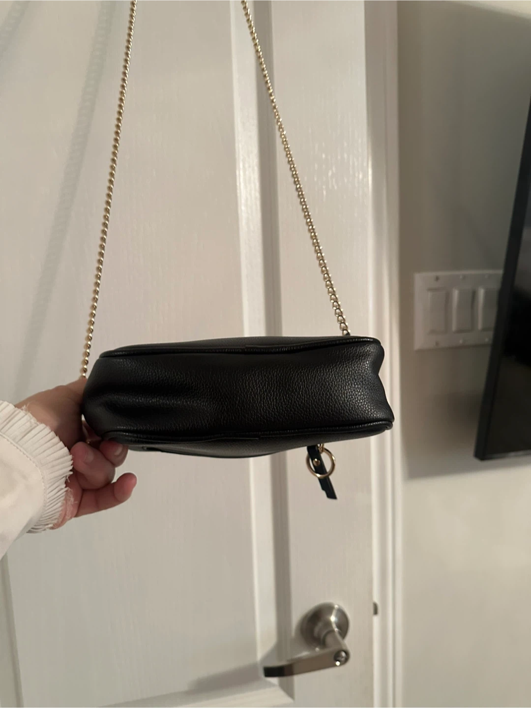 Black Crossbody Bag with Gold Chain - photo 3