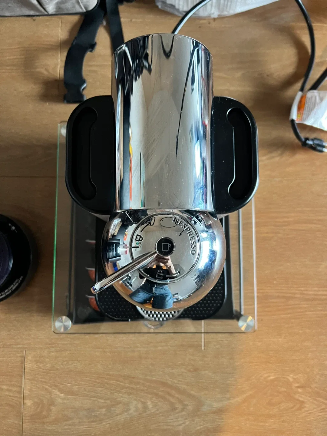 Nespresso Vertuo Coffee Machine w/ frother and pods image indicator(2)