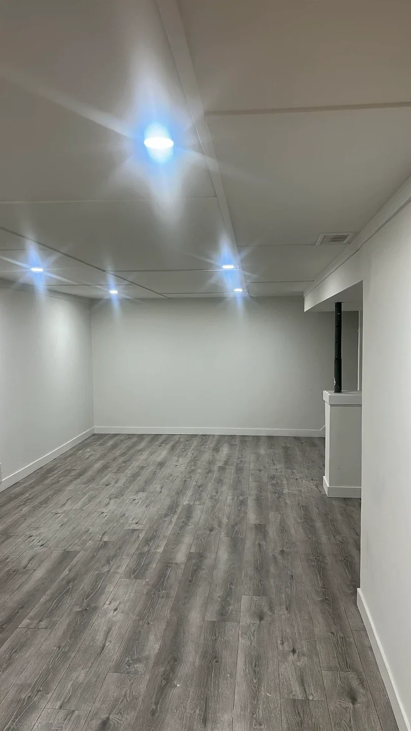 2 bedroom  1 bathroom basement  for rent image indicator(5)