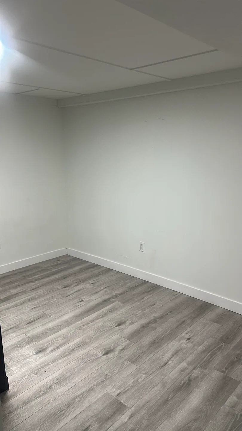 2 bedroom  1 bathroom basement  for rent image indicator(2)