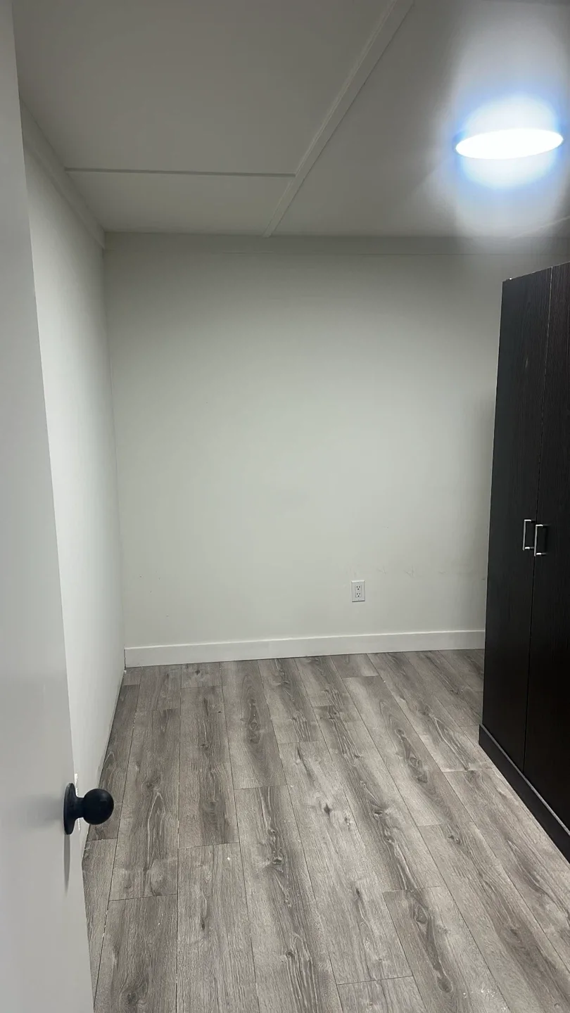 2 bedroom  1 bathroom basement  for rent image indicator(9)