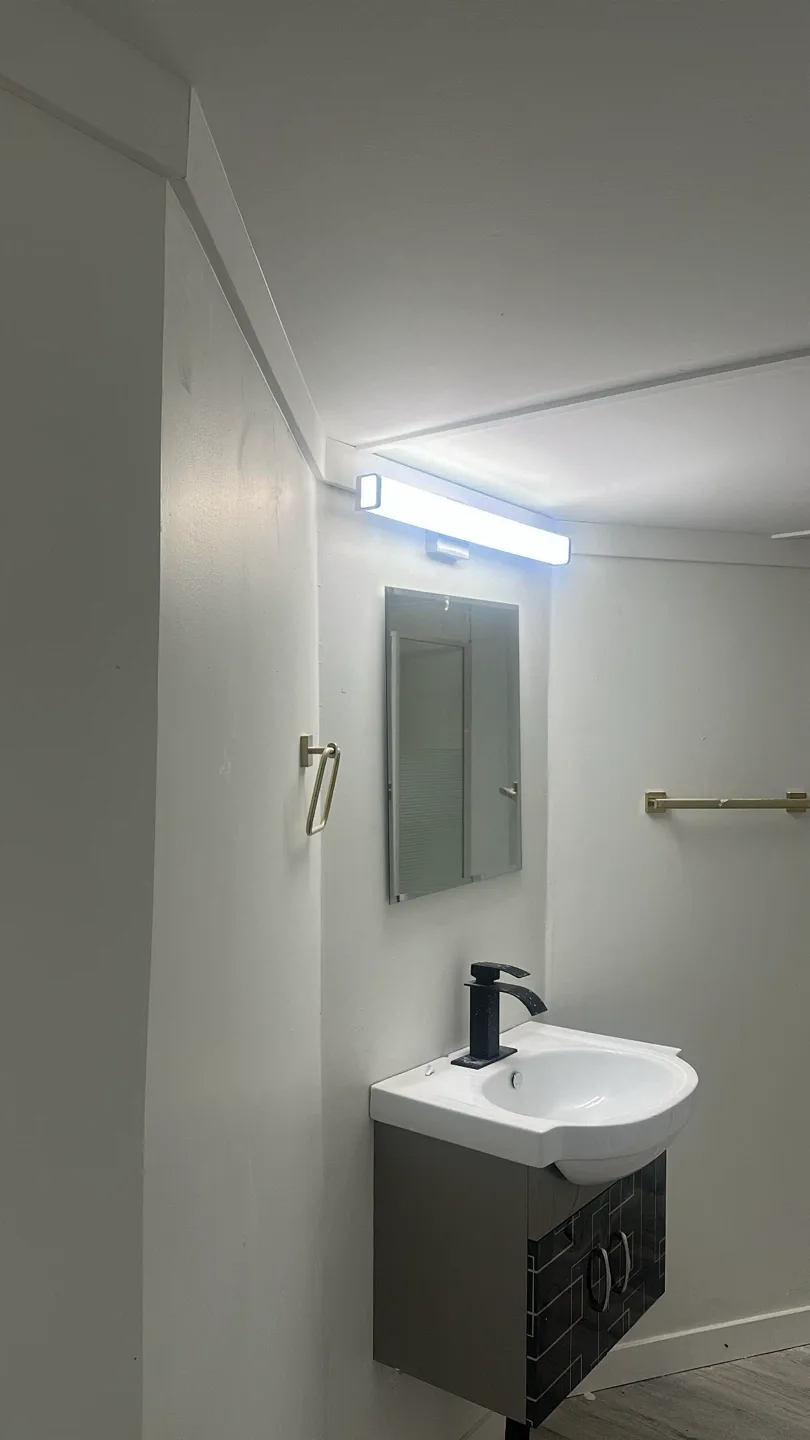 2 bedroom  1 bathroom basement  for rent image indicator(7)