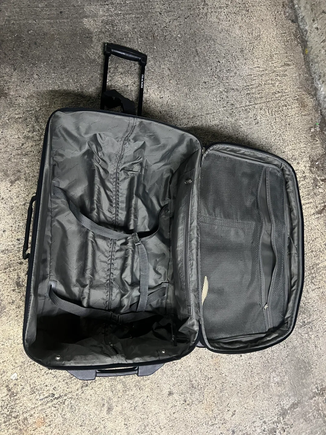 Tracker Rolling Suitcase image indicator(3)