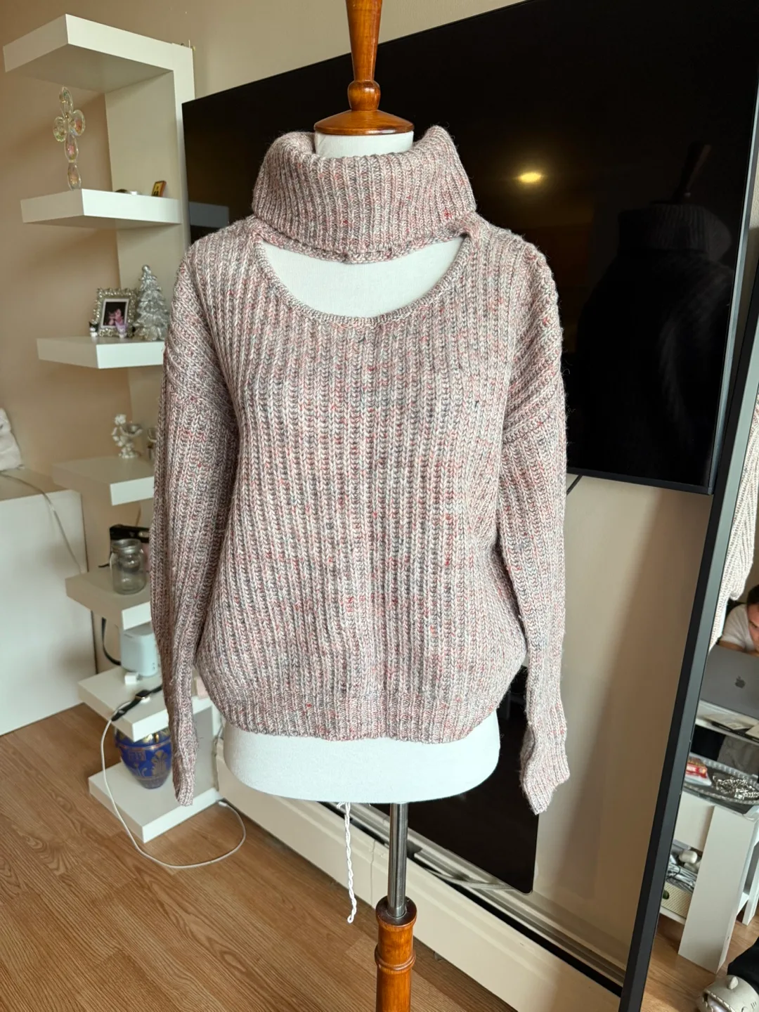 Guess Los Angeles Cutout Turtleneck Sweater - Small