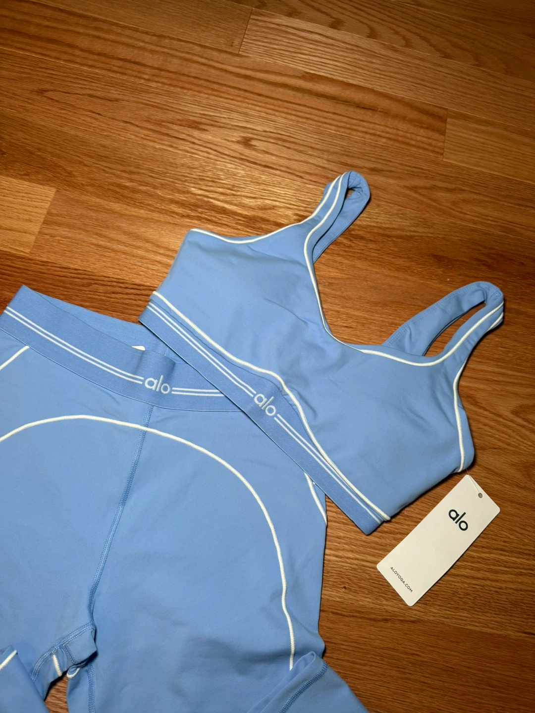New Alo Yoga Set - Bra & Leggings - Light Blue - photo 2