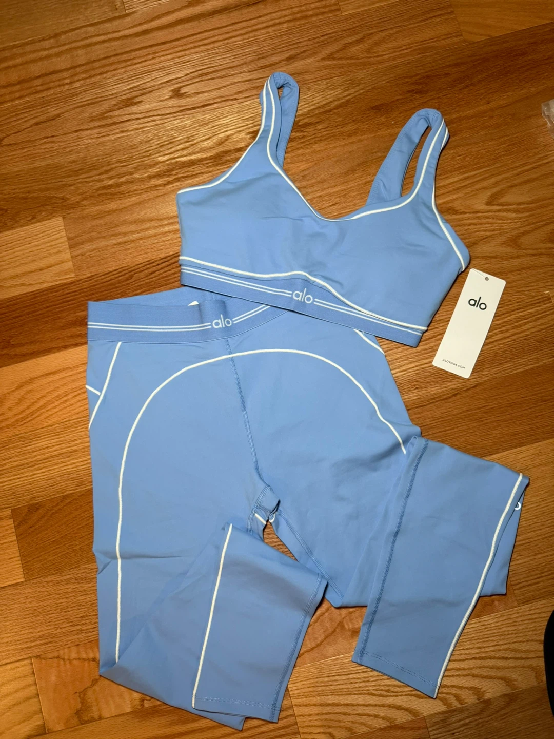 New Alo Yoga Set - Bra & Leggings - Light Blue