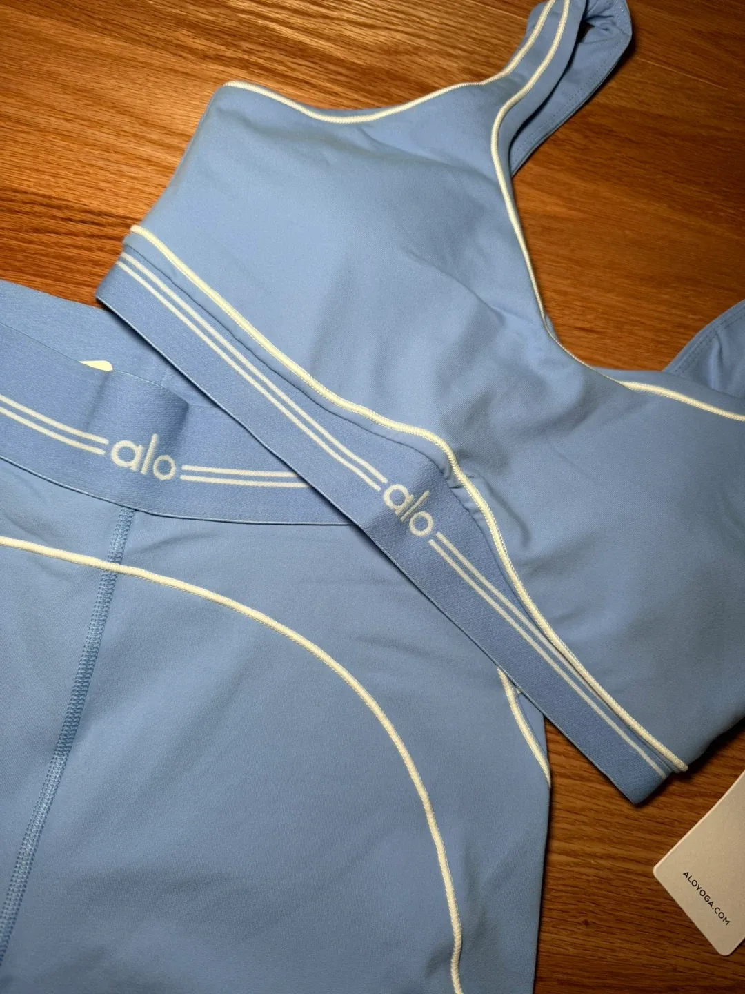New Alo Yoga Set - Bra & Leggings - Light Blue image indicator(3)