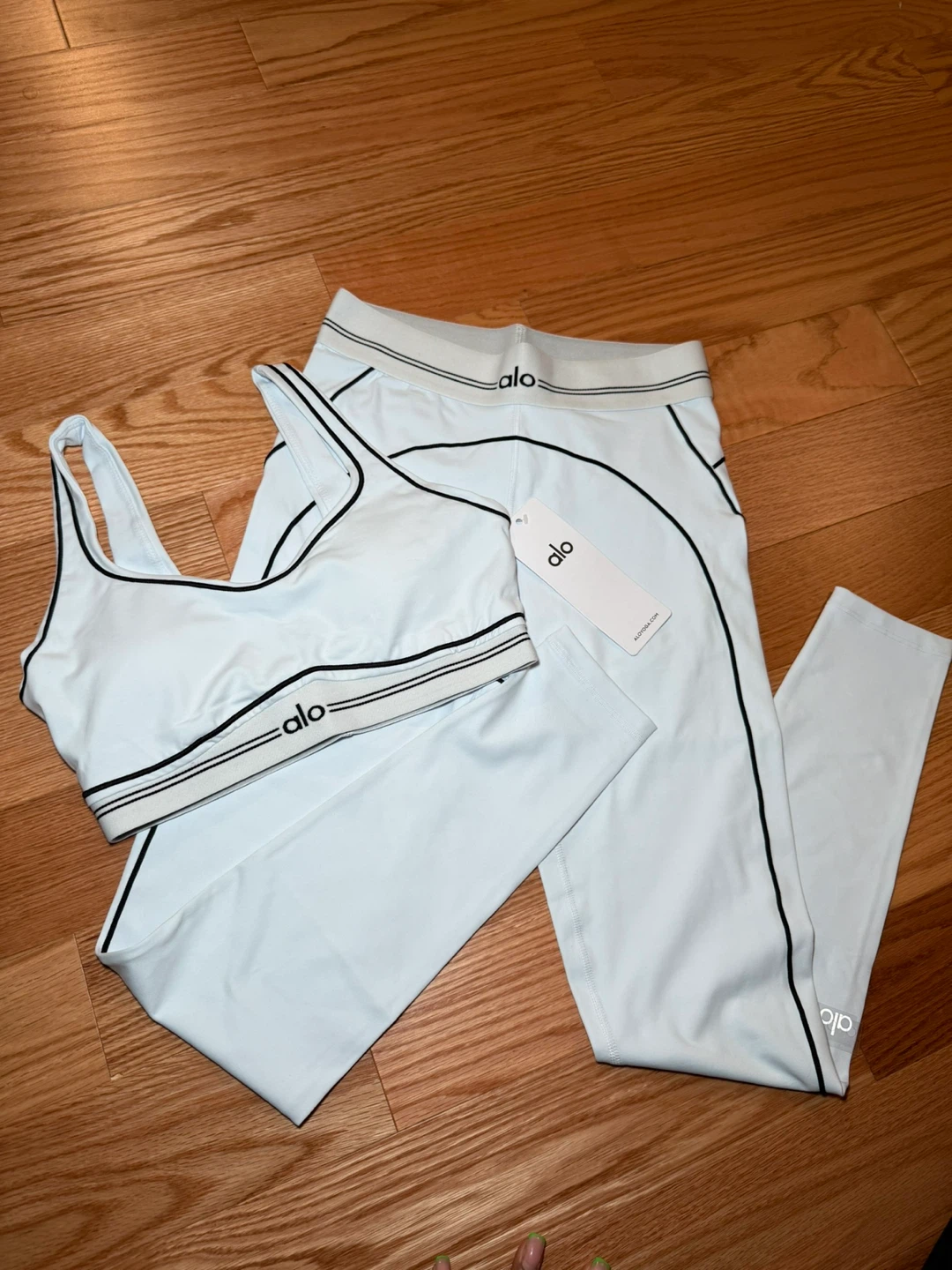 Alo Yoga White Bra & Leggings Set
