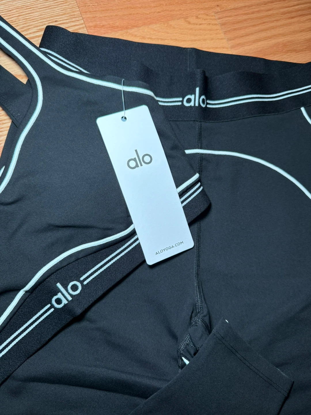New Alo Yoga Set - Bra & Leggings - photo 4