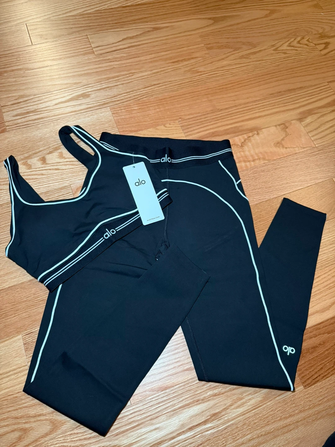 New Alo Yoga Set - Bra & Leggings - photo 2