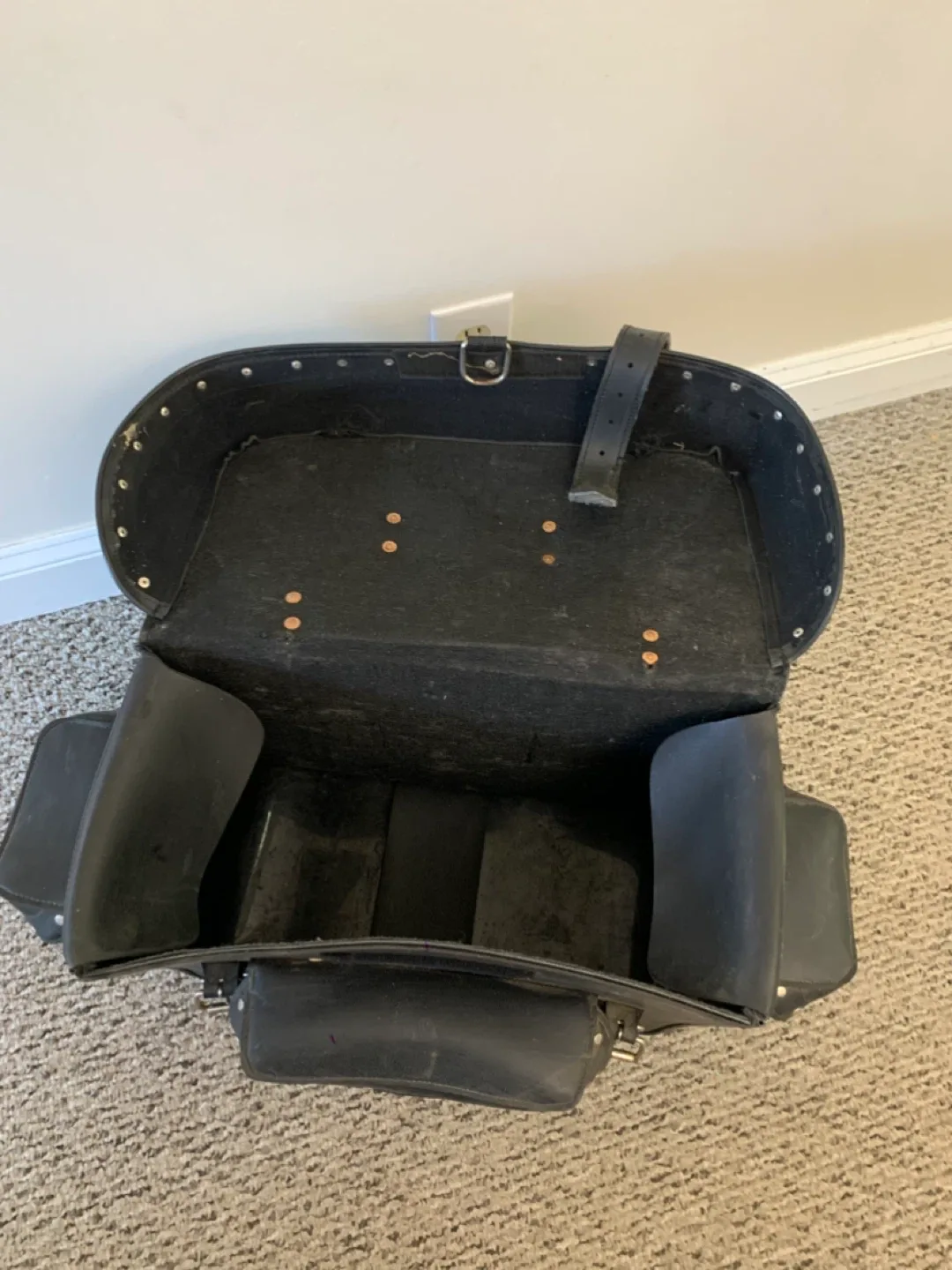 Motorcycle Saddlebag - Black leather image indicator(6)