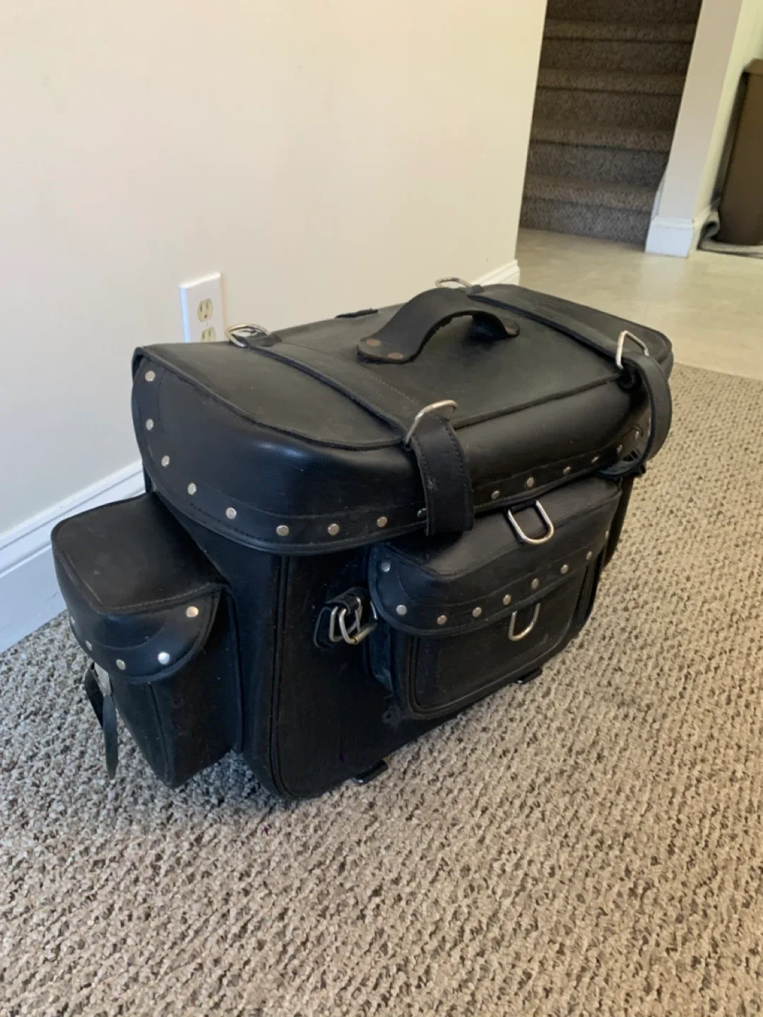 Motorcycle Saddlebag - Black leather image indicator(3)