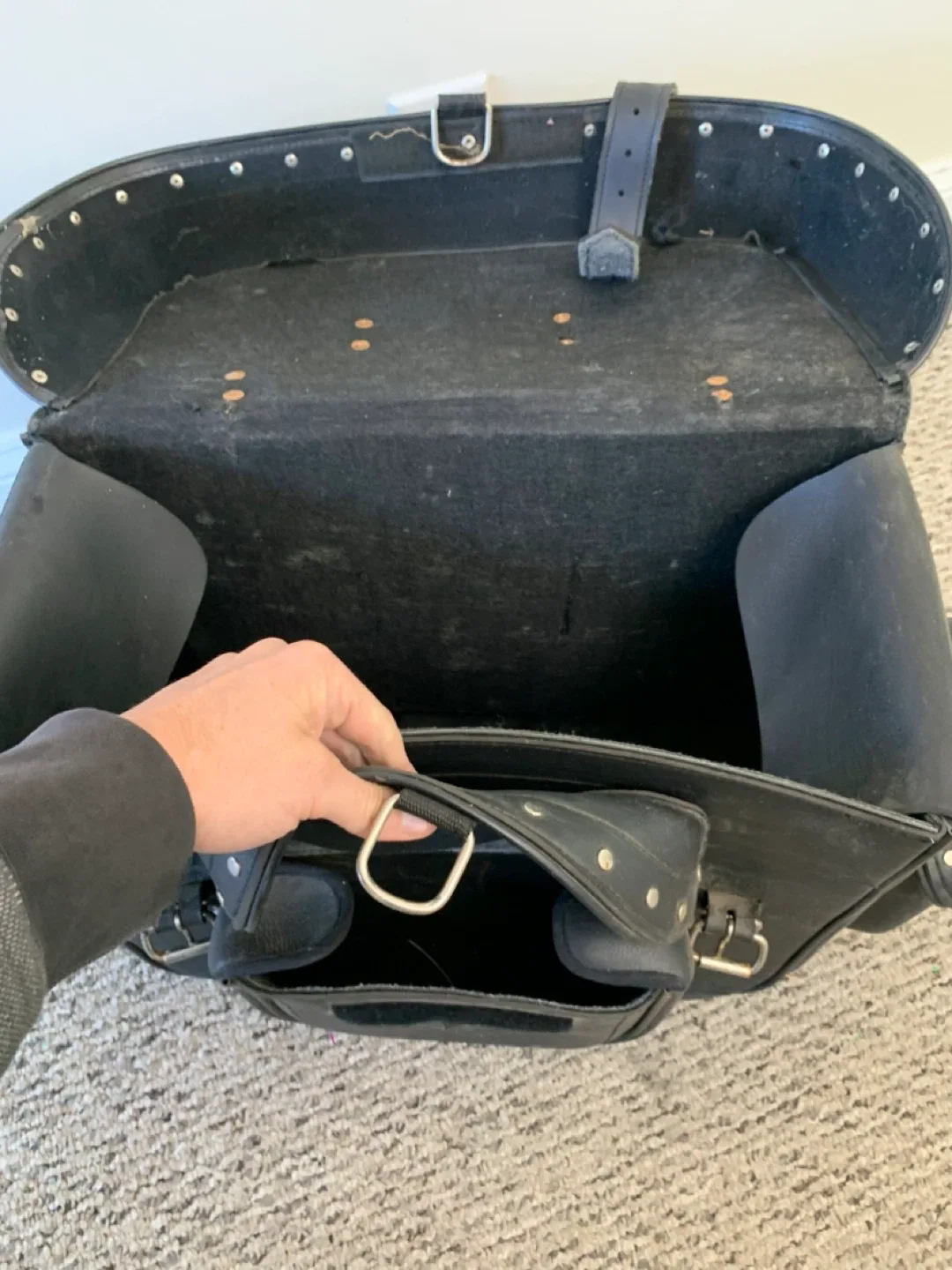 Motorcycle Saddlebag - Black leather image indicator(8)